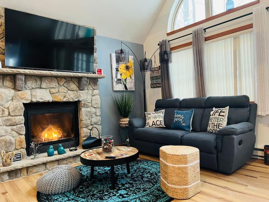 Nature Escape Resort: Lakeside Retreat With Private Deck And Hot Tub *