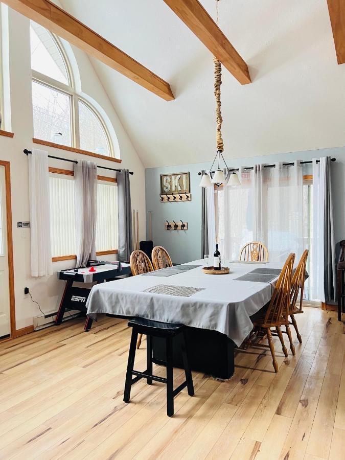 Nature Escape Resort: Lakeside Retreat With Private Deck And Hot Tub Chalet *