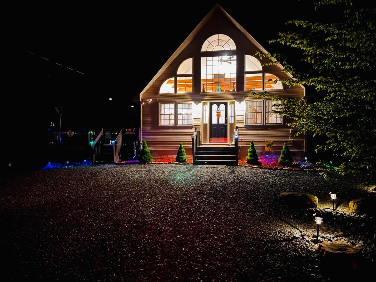 Nature Escape Resort: Lakeside Retreat With Private Deck And Hot Tub *