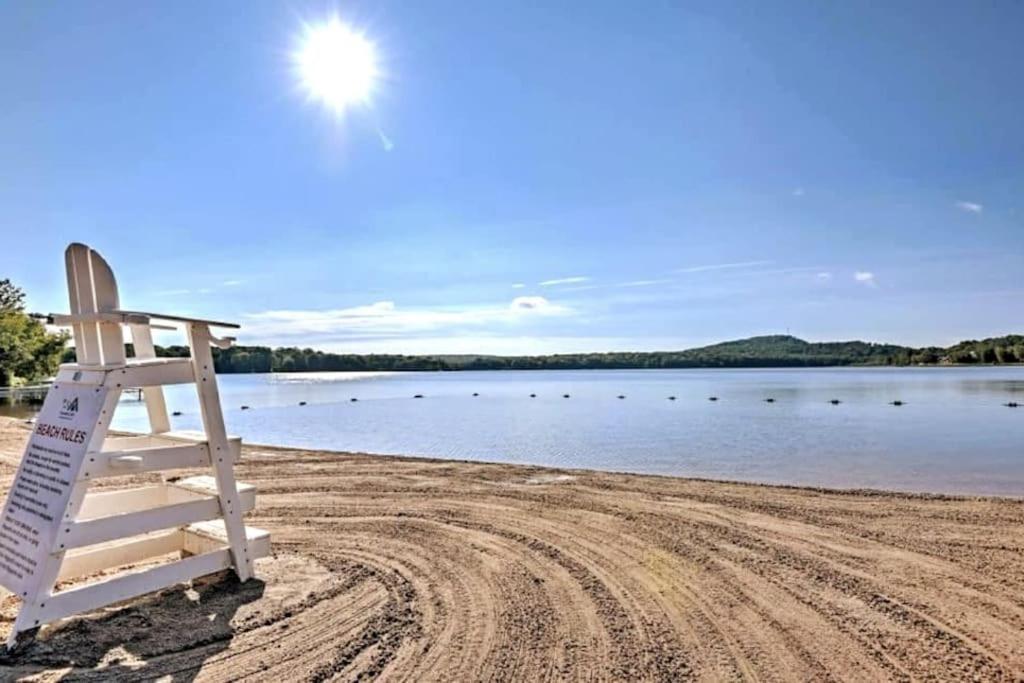 Nature Escape Resort: Lakeside Retreat With Private Deck And Hot Tub * Thornhurst