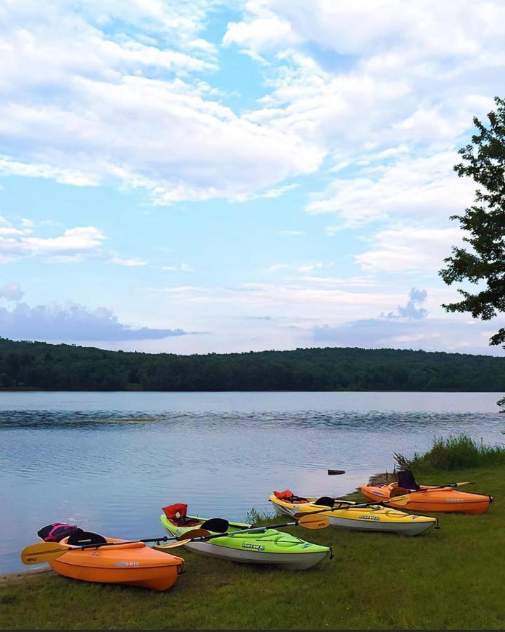 Nature Escape Resort: Lakeside Retreat With Private Deck And Hot Tub Chalet *
