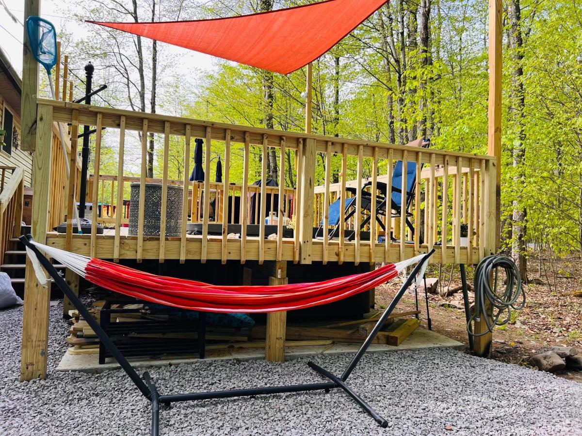 Nature Escape Resort: Lakeside Retreat With Private Deck And Hot Tub Chalet