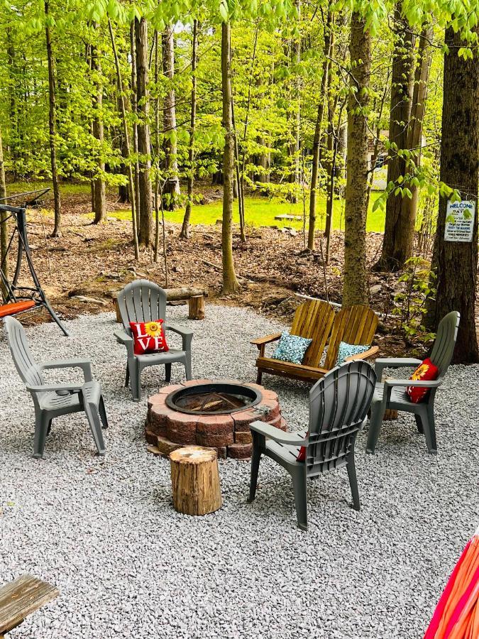 Nature Escape Resort: Lakeside Retreat With Private Deck And Hot Tub Chalet Thornhurst