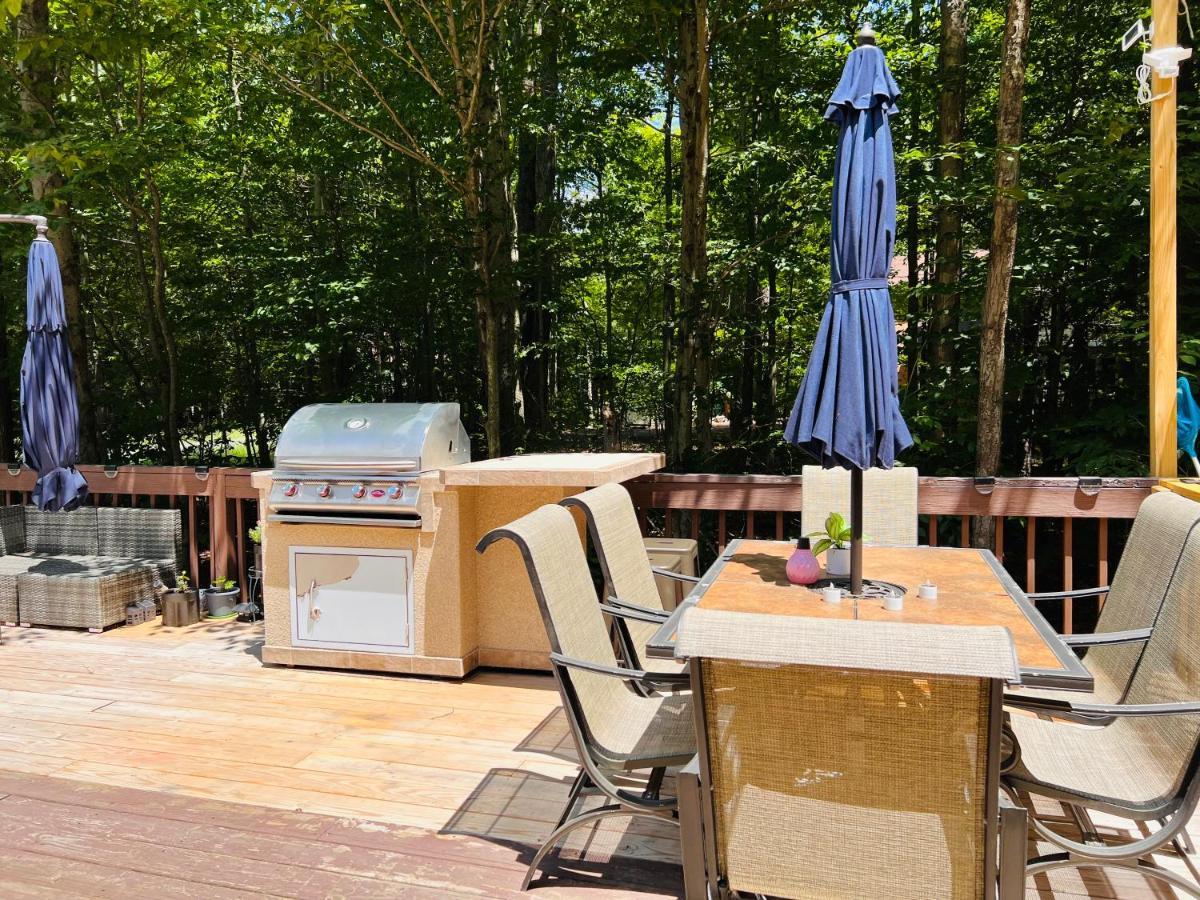 Chalet Nature Escape Resort: Lakeside Retreat With Private Deck And Hot Tub Thornhurst