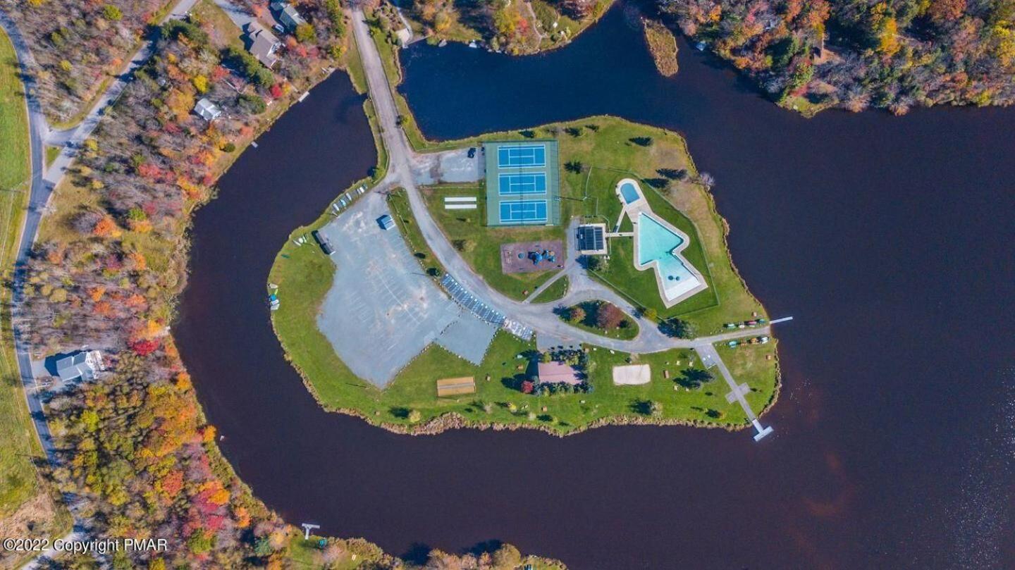 Nature Escape Resort: Lakeside Retreat With Private Deck And Hot Tub Thornhurst